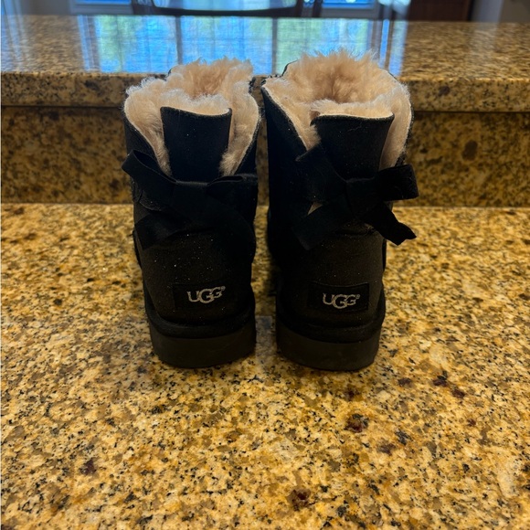 UGG Mini Bailey Bow Twinkle Black Boots - Women's 6 Glitter Sparkle EUC - Picture 4 of 7